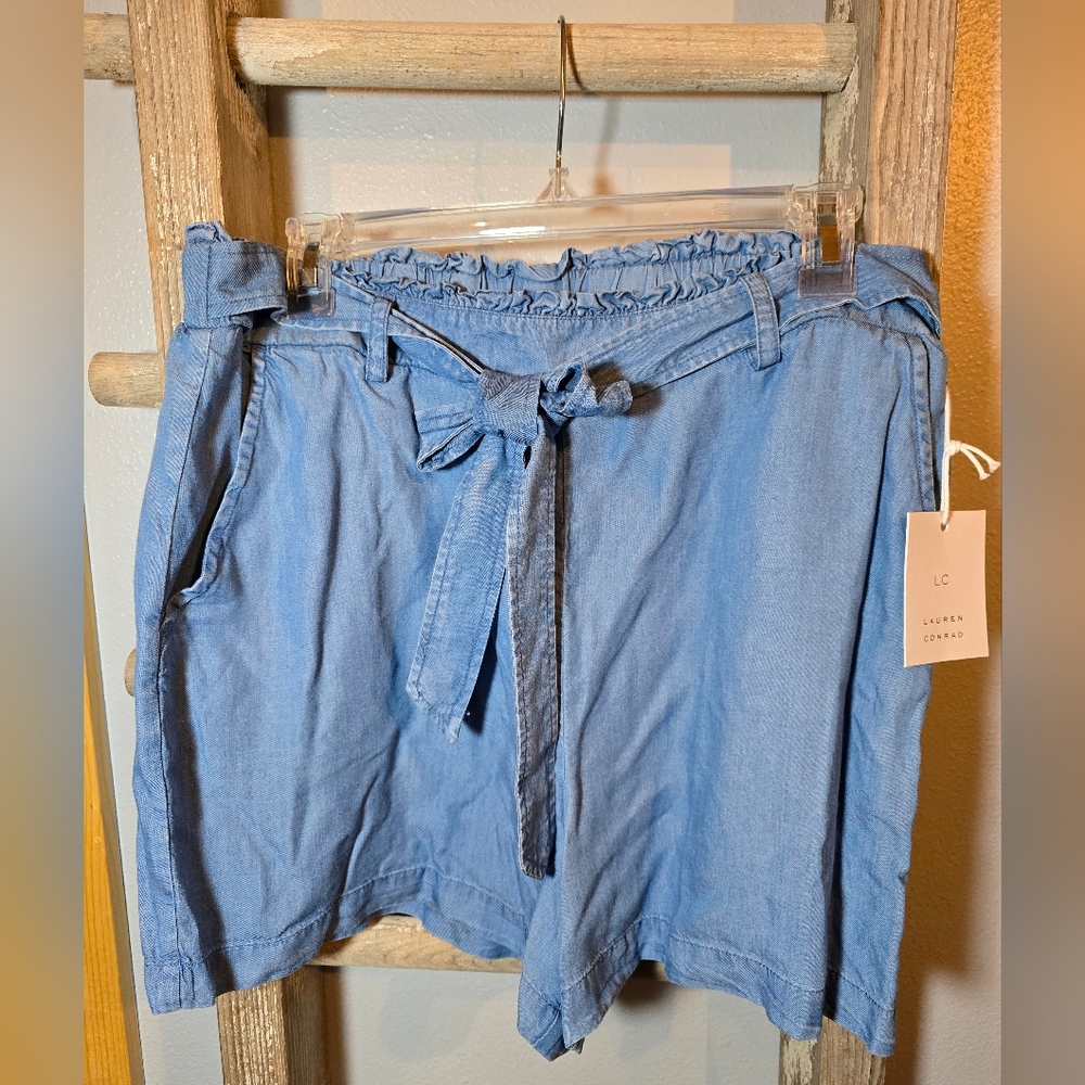 LC Lauren Conrad Denim Blue Shorts Large NWT